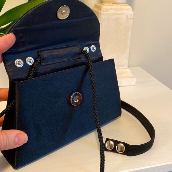 Small satin-look purse - Picture 4 of 6